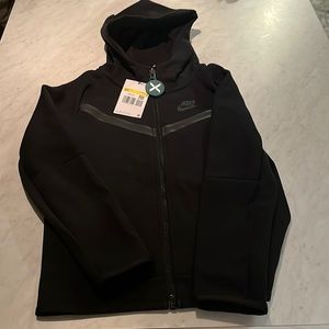 Youth Nike tech Fleece